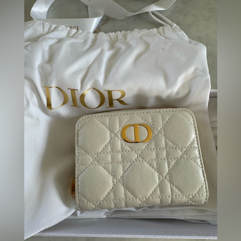 NWT DIOR CARO SCARLET WALLET